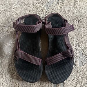 Teva sandals Universal Vineyard wine purple black stripe strappy outdoor shoes 8